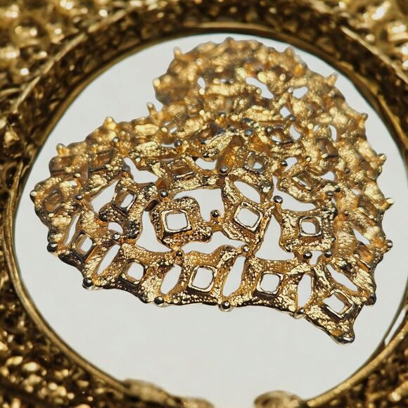 Vtg Gold Tone Heart Brooch Intricate Ornate Pin Unique Love Geometric Textured - Picture 6 of 10